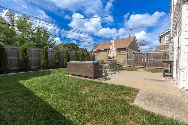 19 E 70th Ter, Kansas City, MO 64113