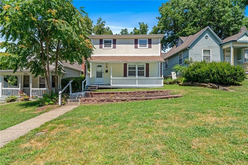 712 Chestnut St, Leavenworth, KS 66048