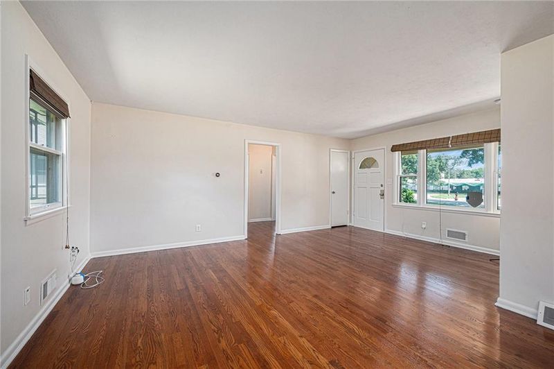 832 E 82nd St, Kansas City, MO 64131