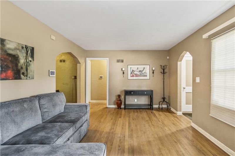 711 E 72nd Ter, Kansas City, MO 64131