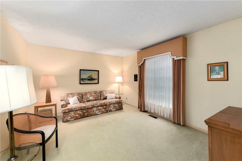 10432 Bond St, Overland Park, KS 66214