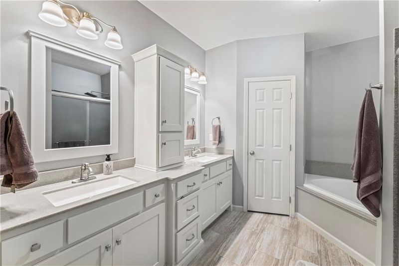 21732 W 122nd St, Olathe, KS 66061