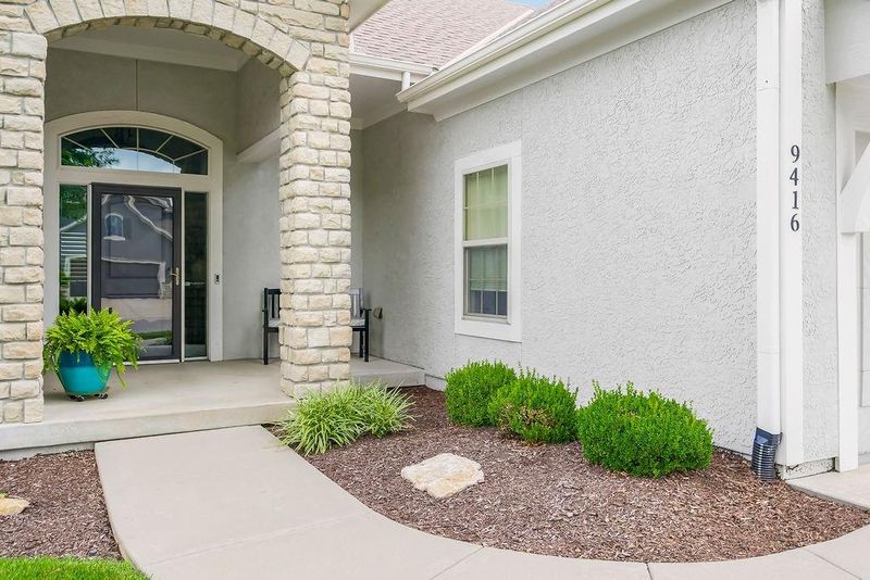 9416 W 157th Pl, Overland Park, KS 66221