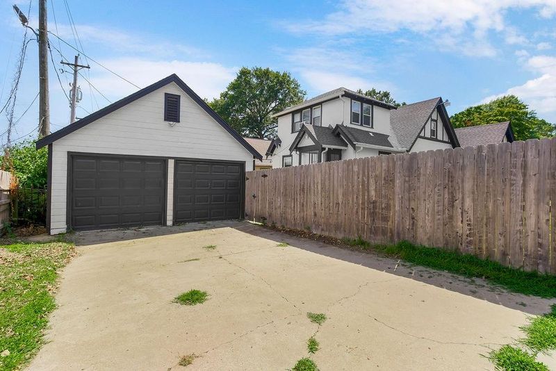 7101 Harrison St, Kansas City, MO 64131