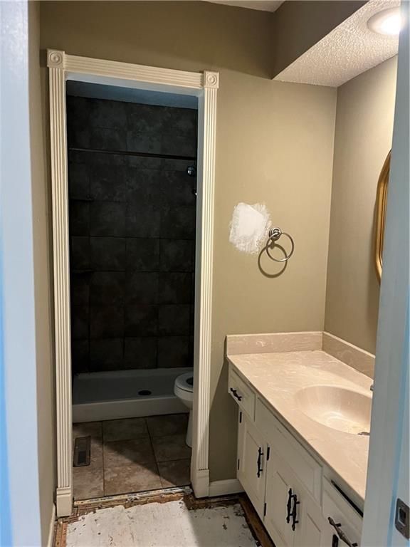 1410 E 123rd St, Olathe, KS 66061
