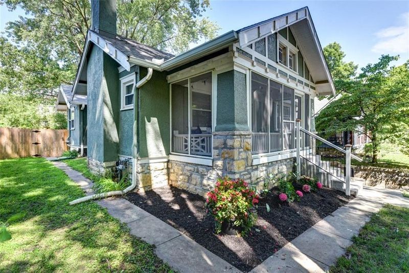 5808 Holmes St, Kansas City, MO 64110