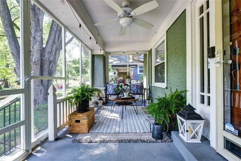 5808 Holmes St, Kansas City, MO 64110