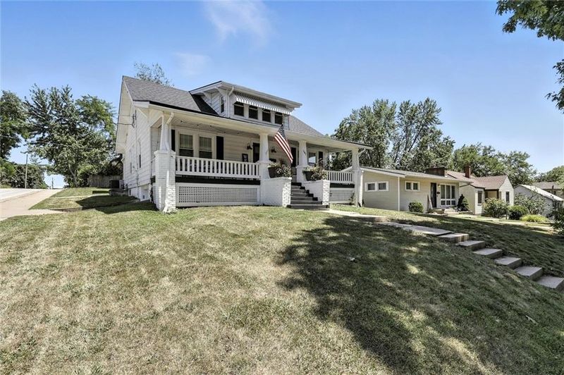 101 S Fairview Ave, Liberty, MO 64068