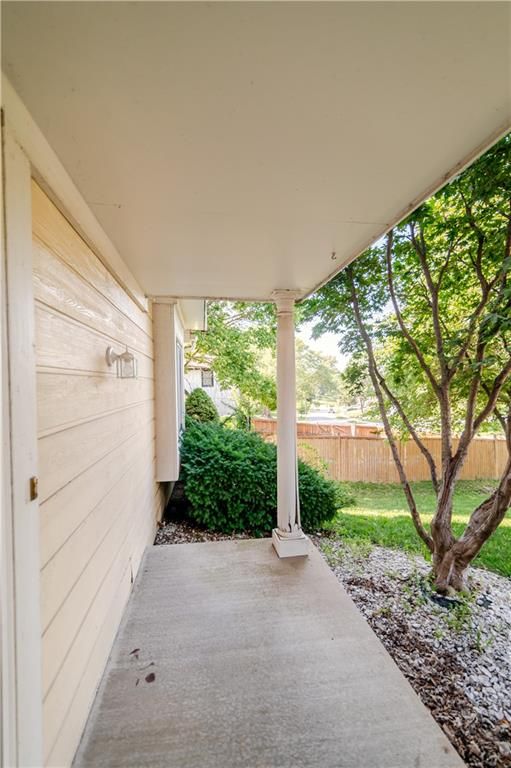 1505 NE 83rd St, Kansas City, MO 64118