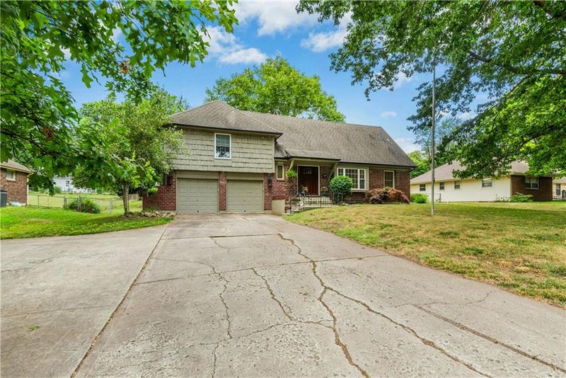 11314 Wornall Rd, Kansas City, MO 64114
