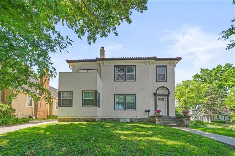 401 E 70th St, Kansas City, MO 64131