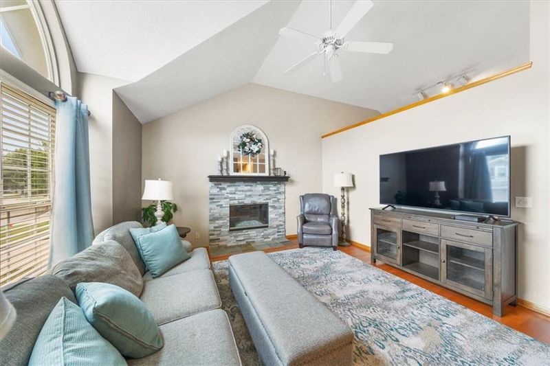 19232 W 161st St, Olathe, KS 66062