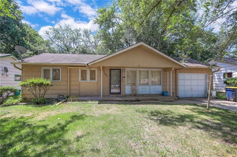 7901 E 90th Ter, Kansas City, MO 64138