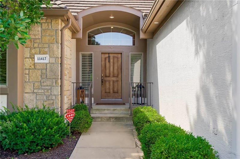 11417 Granada Ct, Leawood, KS 66211