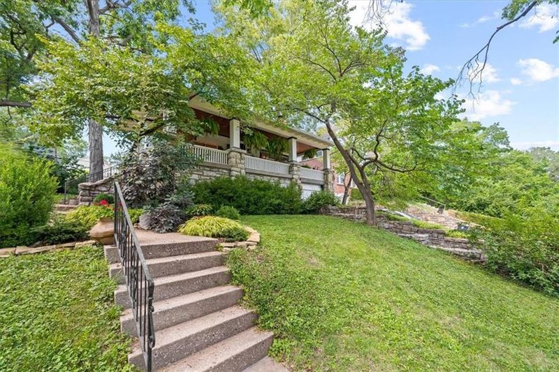 4932 Tracy Ave, Kansas City, MO 64110