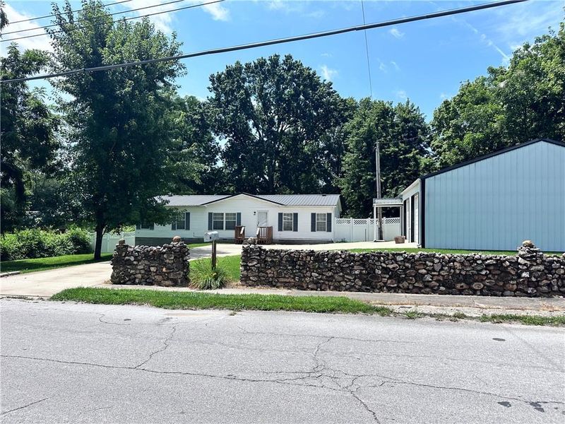 301 E Colt St, Windsor, MO 65360