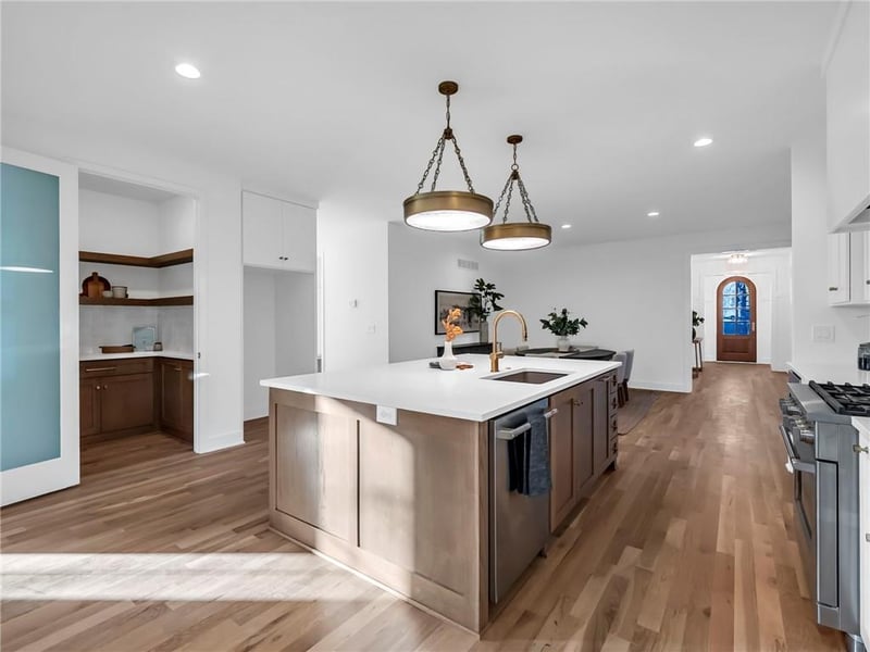 2207 W 47th Ter, Westwood, KS 66205
