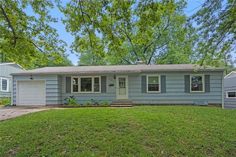9001 Jarboe St, Kansas City, MO 64114