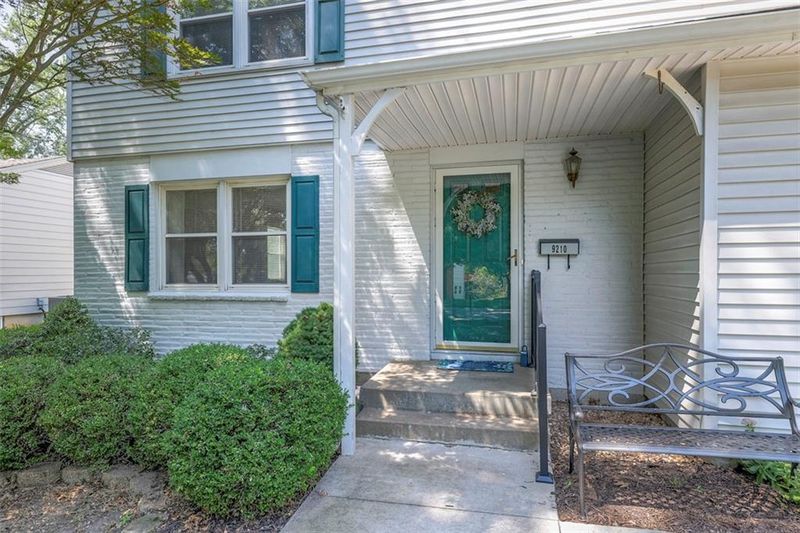 9210 Farley Ln, Overland Park, KS 66212
