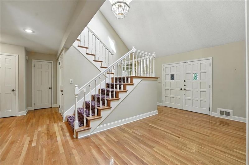 10157 Craig Dr, Overland Park, KS 66212