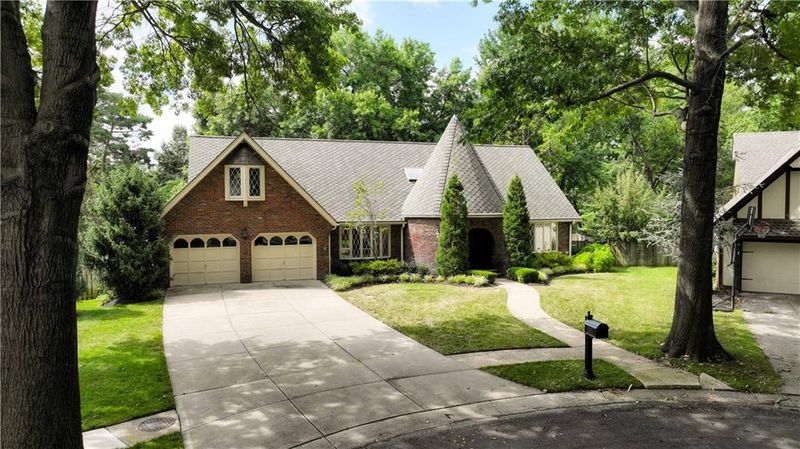 10157 Craig Dr, Overland Park, KS 66212