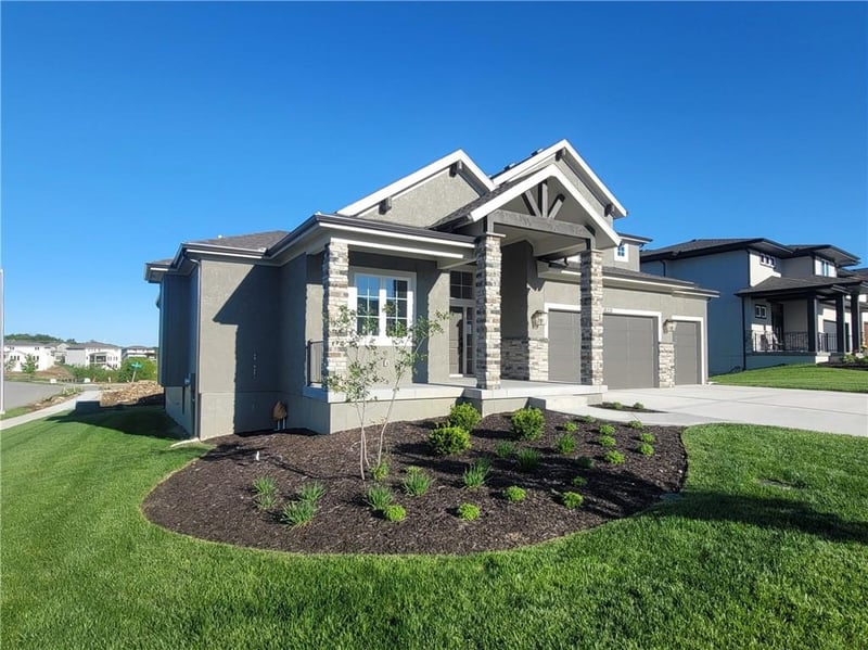 18221 Oakmont St, Overland Park, KS 66013