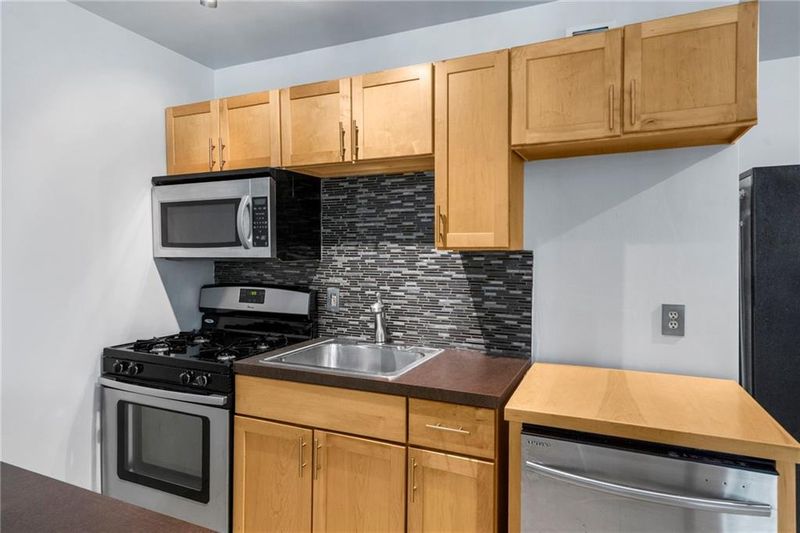 600 E 8th St #2M, Kansas City, MO 64106