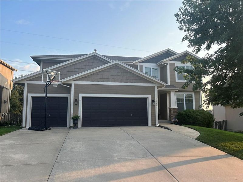 21927 W 96th St, Lenexa, KS 66220