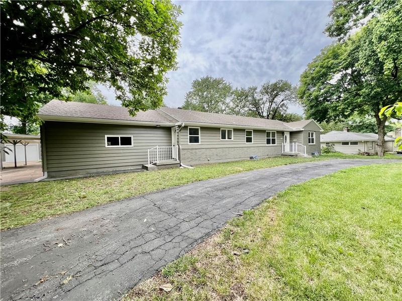 6211 Longview Rd, Kansas City, MO 64134