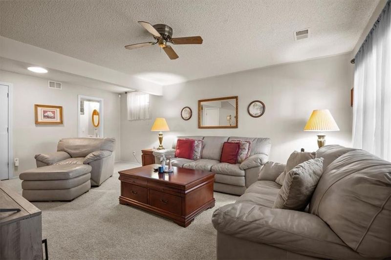 10609 E 41st St, Kansas City, MO 64133