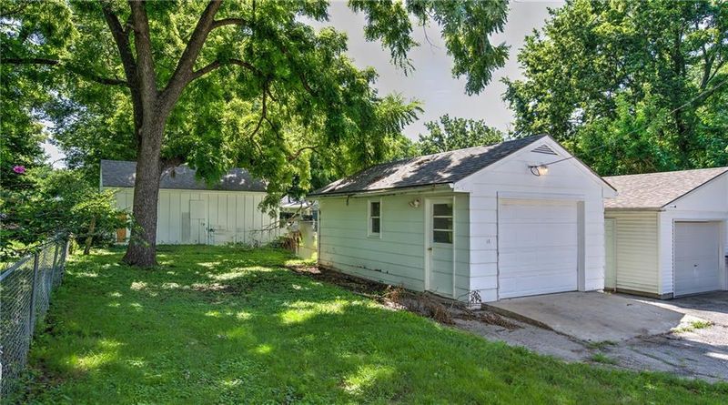 1013 S Cottage St, Independence, MO 64050