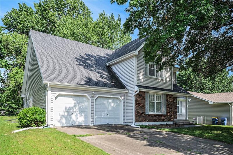103 Cedar St, Smithville, MO 64089