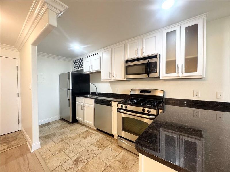 700 E 8th St #16R, Kansas City, MO 64106