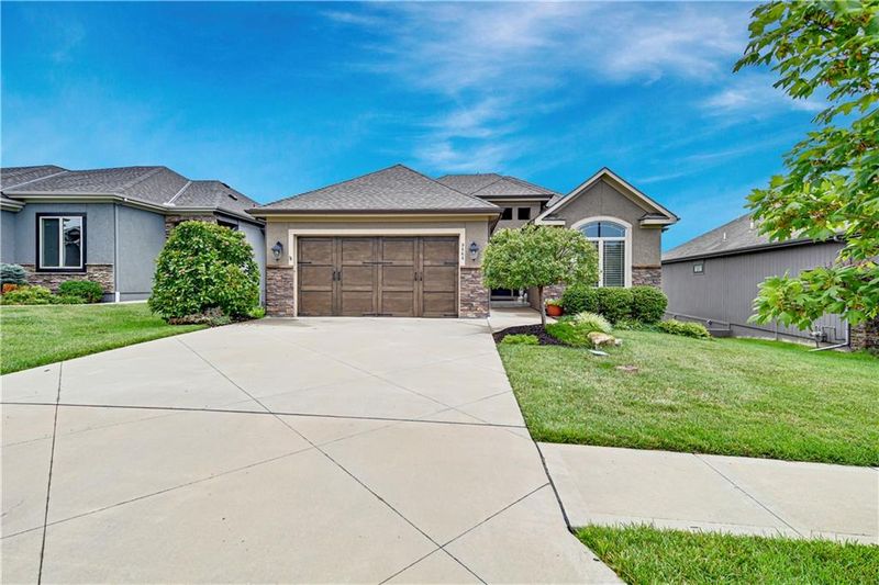 9868 Garden St, Lenexa, KS 66227