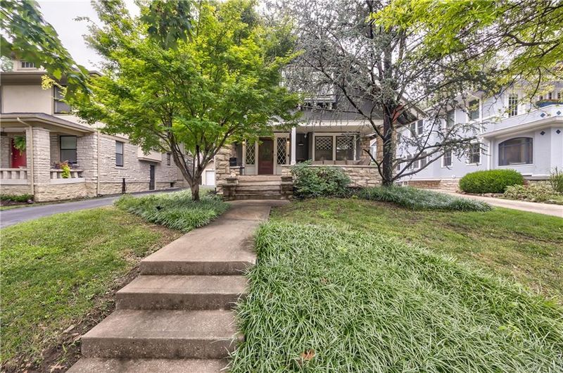 5122 Grand Ave, Kansas City, MO 64112
