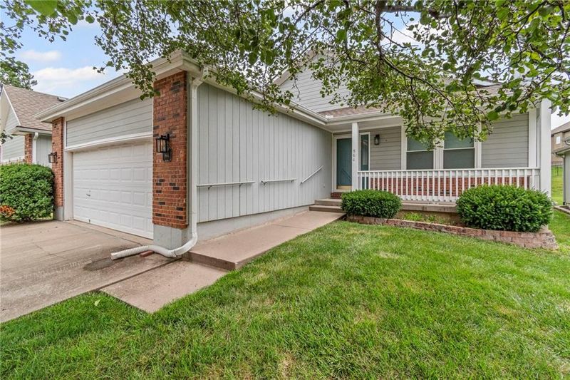 864 Reese St, Liberty, MO 64068