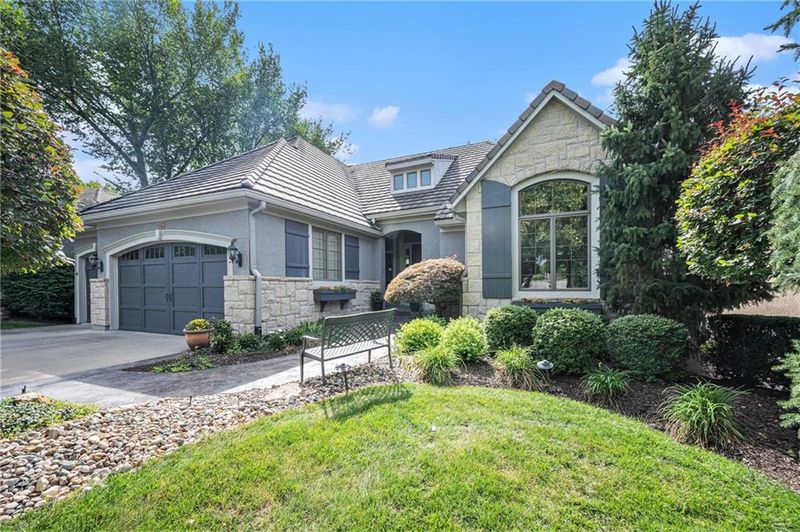 26799 W Shadow Cir, Olathe, KS 66061