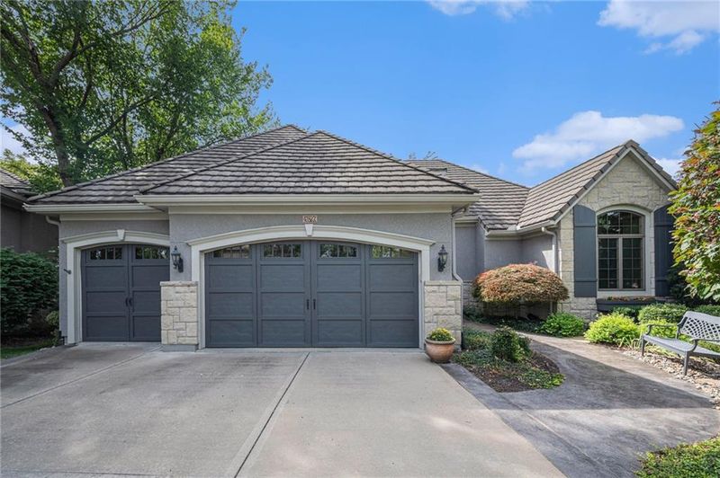 26799 W Shadow Cir, Olathe, KS 66061