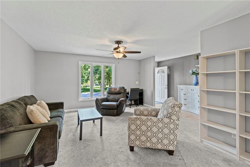 209 Carol Ln, Cameron, MO 64429