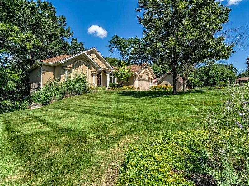 9302 NW 77th St, Weatherby Lake, MO 64152