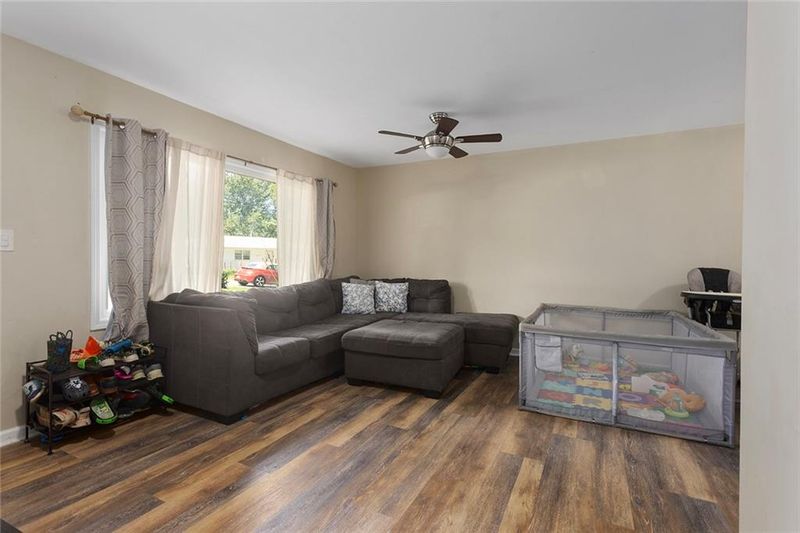 7866 Stover Ln, Kansas City, KS 66109