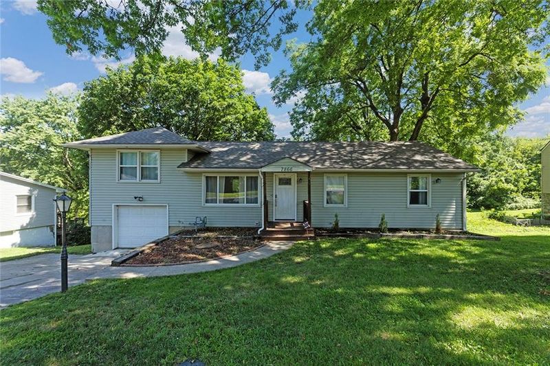 7866 Stover Ln, Kansas City, KS 66109