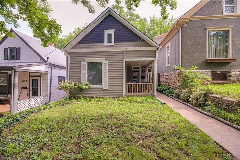 618 E 42nd St, Kansas City, MO 64110
