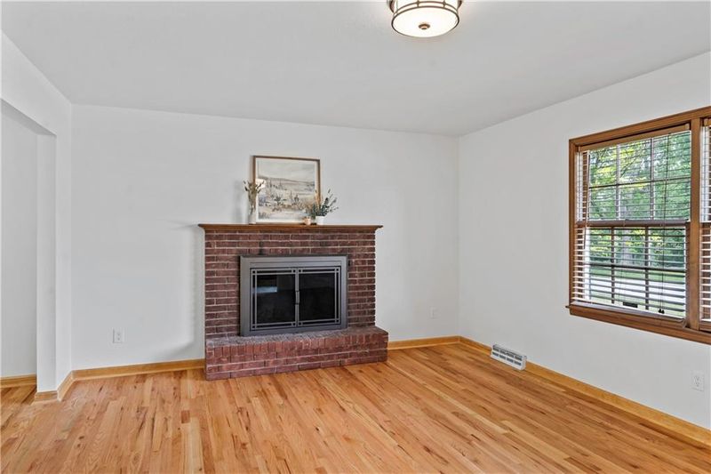 4417 E 104th St, Kansas City, MO 64137