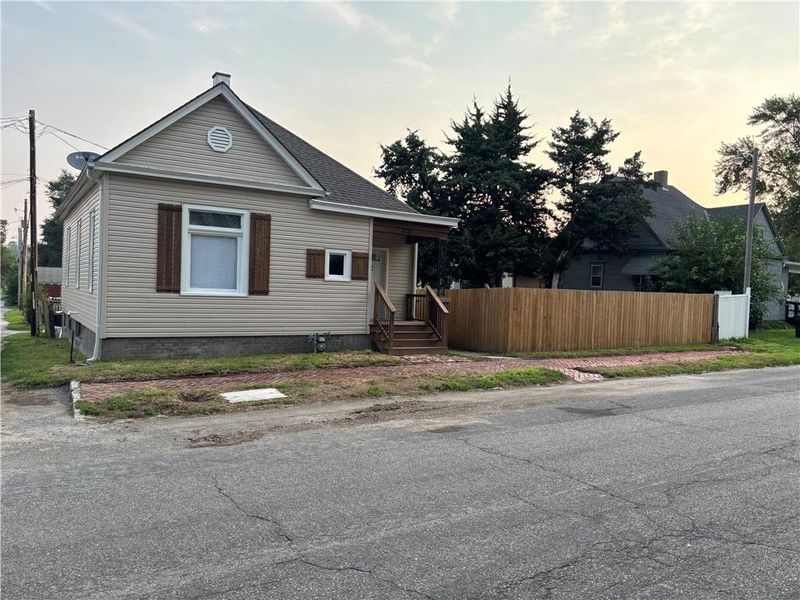 2215 Lafayette St, St Joseph, MO 64507