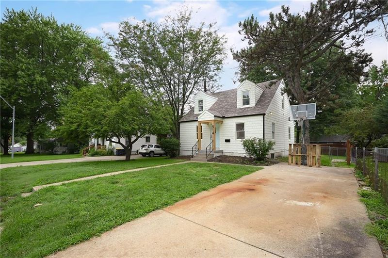 514 W 85th Ter, Kansas City, MO 64114