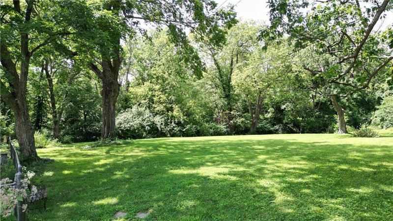 7612 E Gregory Blvd, Kansas City, MO 64133
