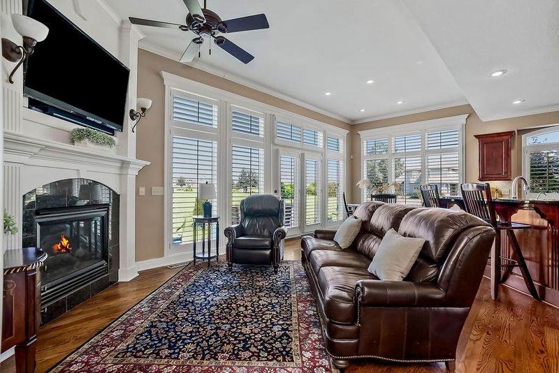4721 SW Raintree Dr, Lee's Summit, MO 64082
