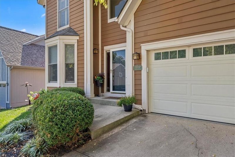 8957 W 125th Ter, Overland Park, KS 66213