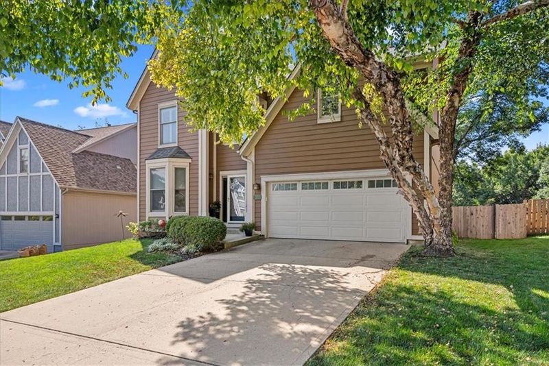 8957 W 125th Ter, Overland Park, KS 66213